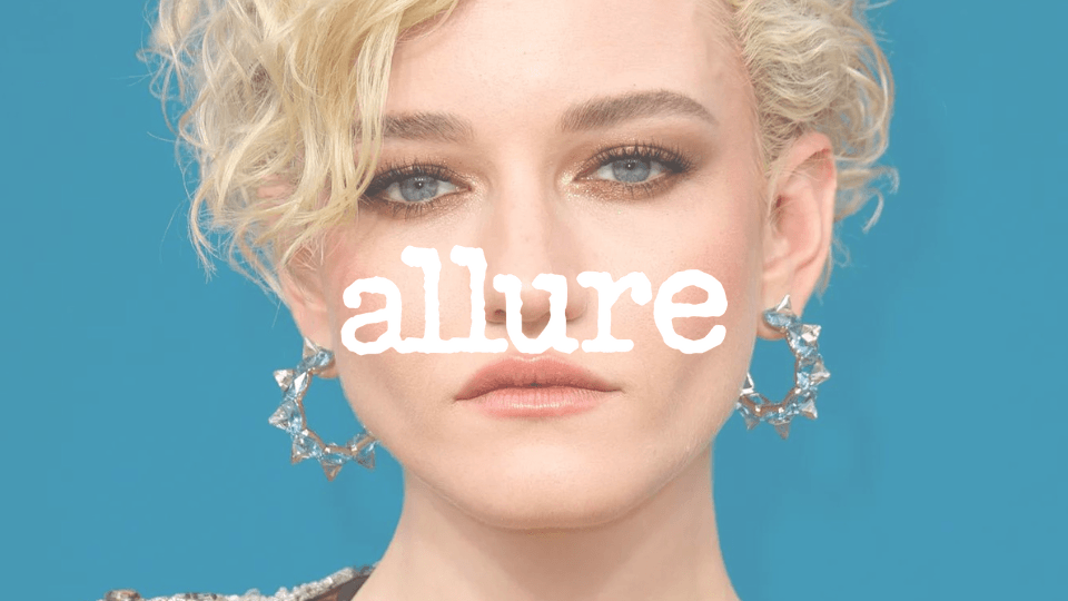 Celebrity at the 2022 Emmy Awards with red carpet makeup and fluttery false lashes