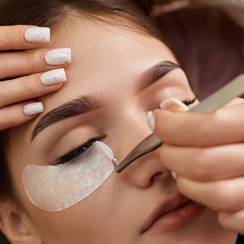 False Eyelash Applicators vs. Traditional Methods: Pros and ConsLashify
