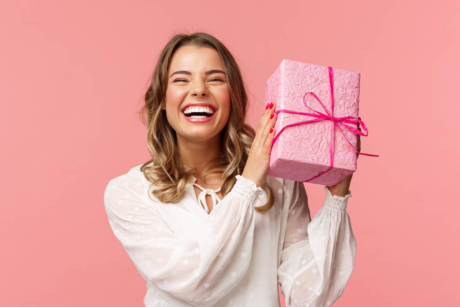 Gifts of Glam: The Most Luxurious Makeup Gift Sets for Beauty Lovers