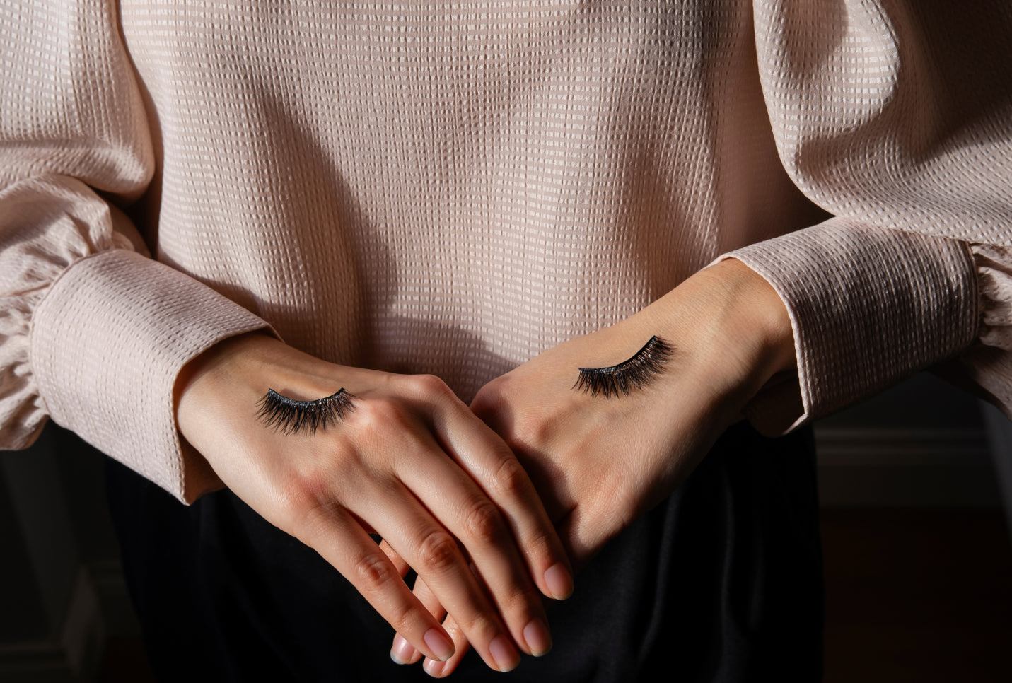 How to Apply False Lashes