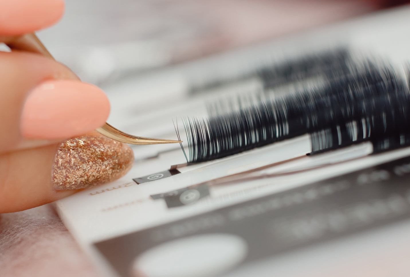 Five Reasons To Invest in a Stylish & Secure Lash Case