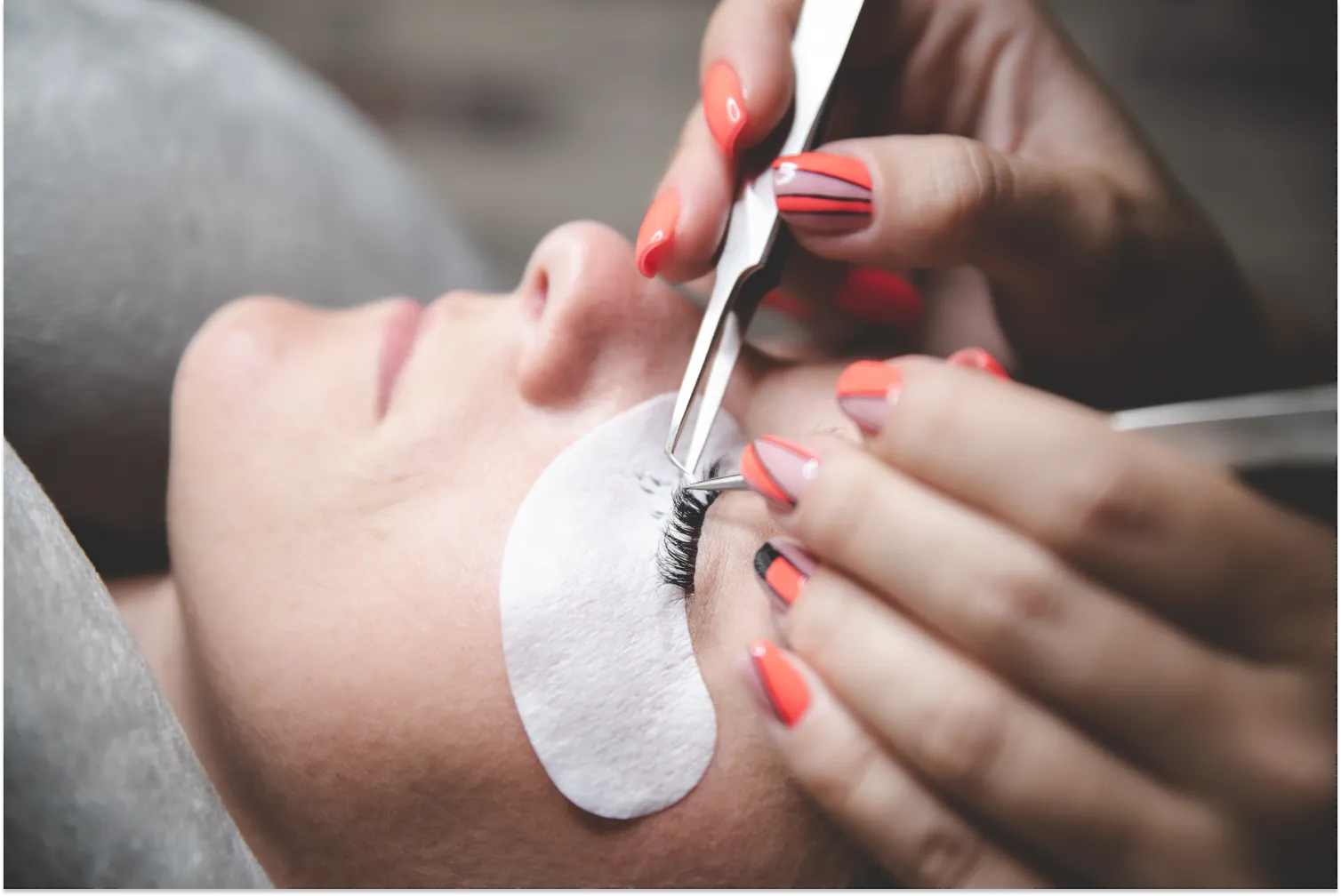 Lash Stacking 101: Elevate Your Glam Game