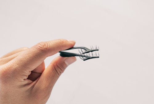 Magnetic Lashes vs. Lash Extensions