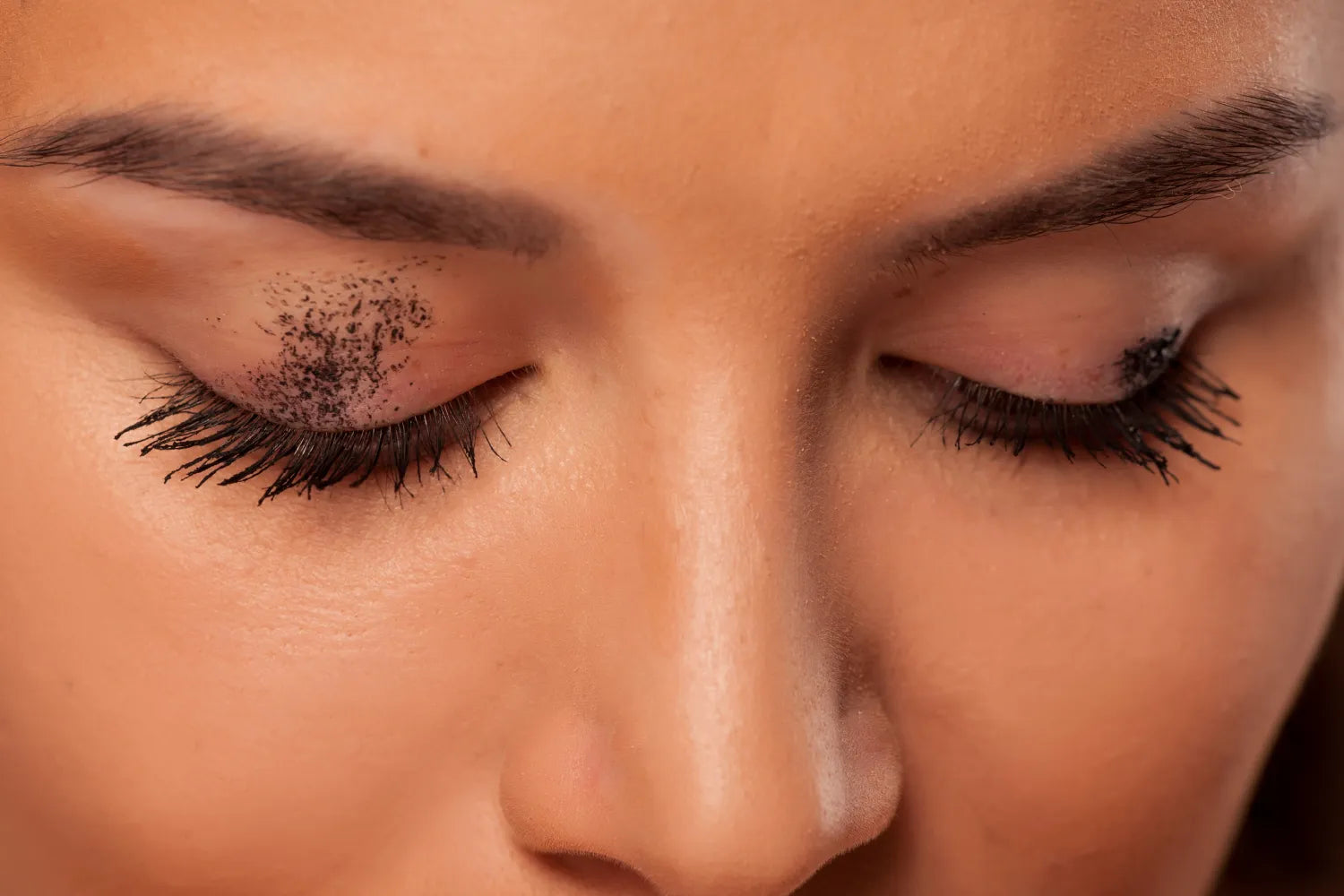 How To Keep Mascara From Smudging