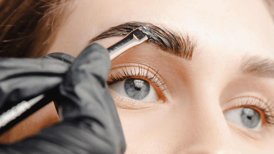 Close-up of a defined, full eyebrow shape paired with long Lashify Gossamer® lashes