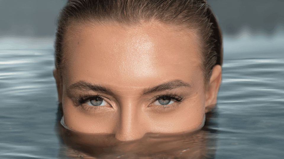Sun-kissed model with water-resistant Lashify lashes ready for a summer swim