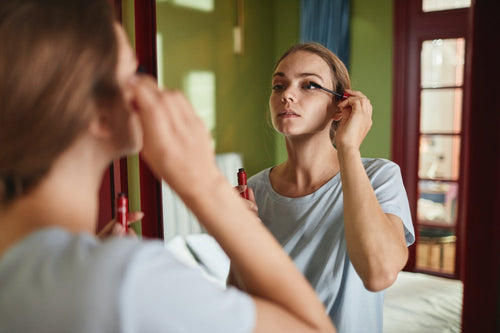 Do Under Lash Eyelash Extensions Cause Damage?