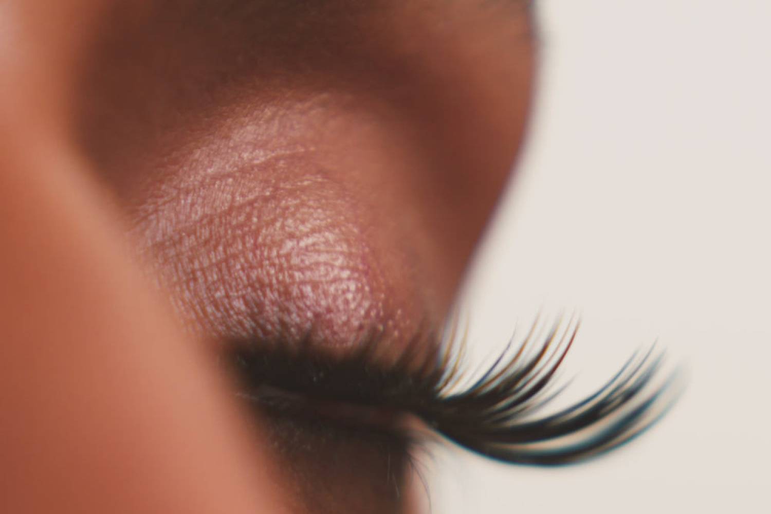 Lash Looks Inspired by Your Favorite Celebs With Hooded Eyes