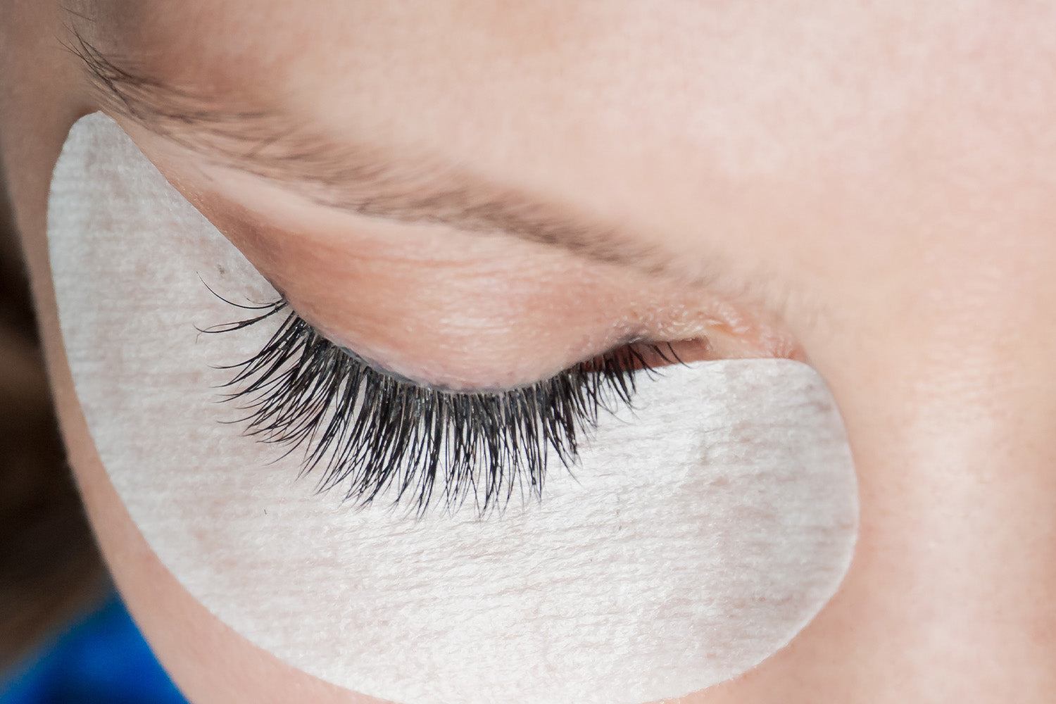 5 Tips on How To Brush Your Eyelash Extensions From the Lash Experts