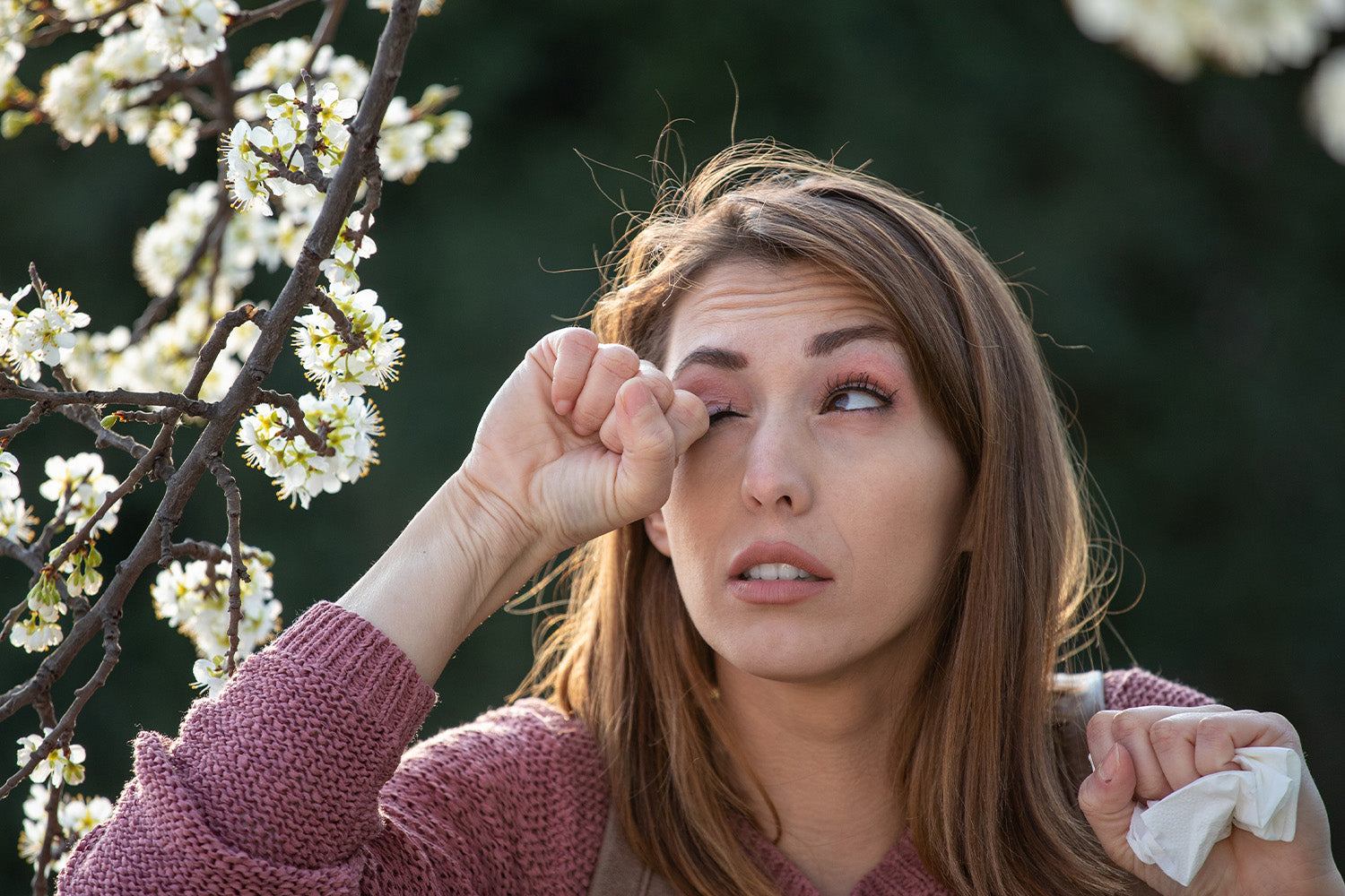 What Causes Itchy Eyelash Extensions