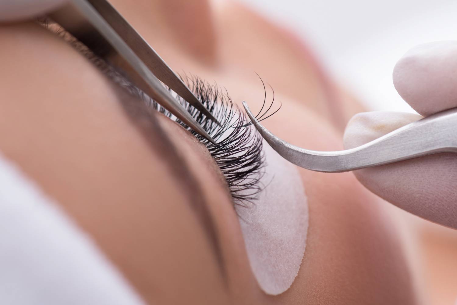 How Are Lash Extensions Applied?