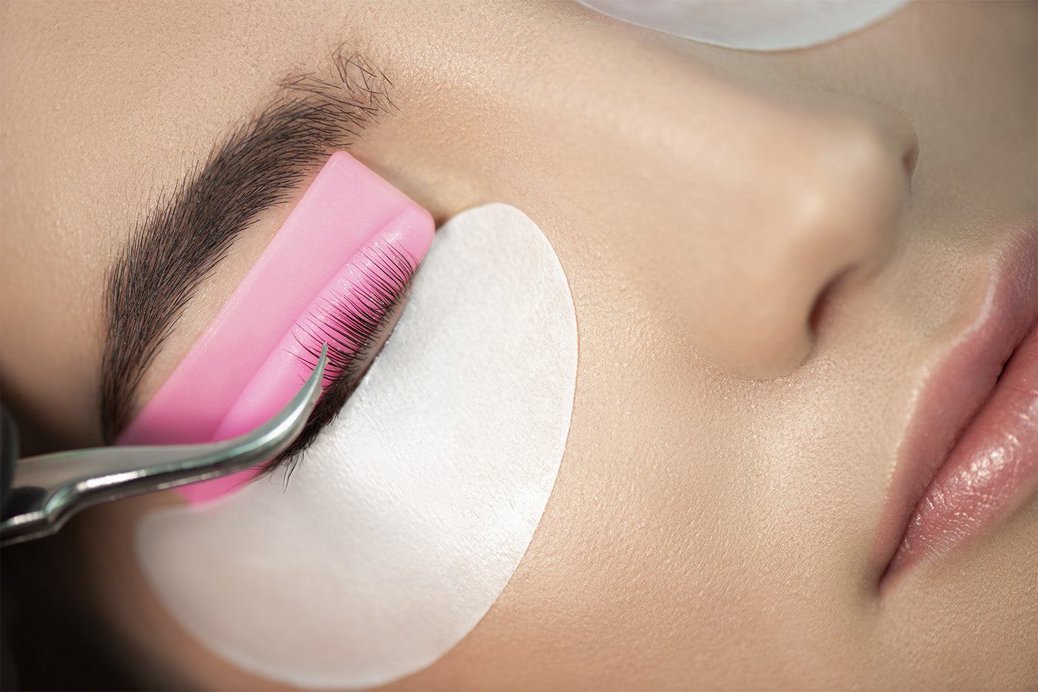 Lash Lift vs. Lash Extensions: Which Is the Better Option?