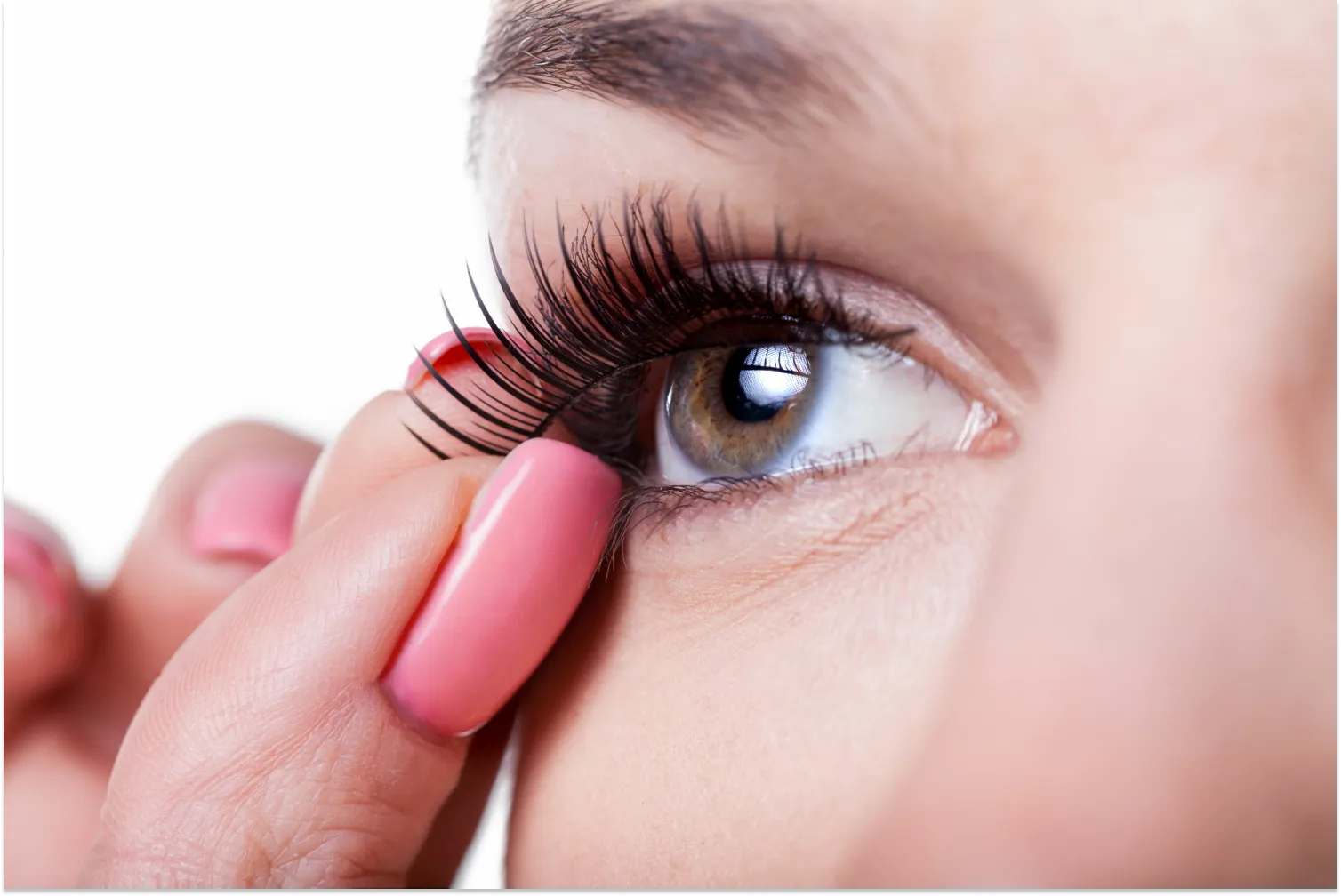 Lash Mastery 101: How To Apply Lashes Like a Pro!