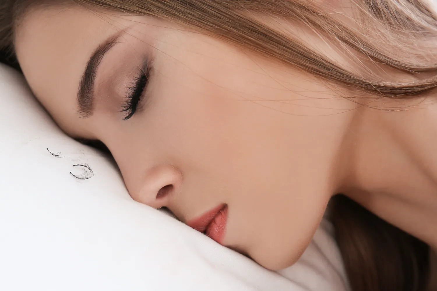 The Dos and Don'ts of Sleeping With Lash Extensions