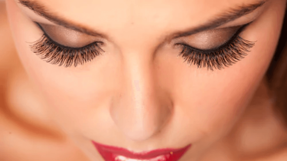 8 False Eyelash Styles for Hooded Eyes
