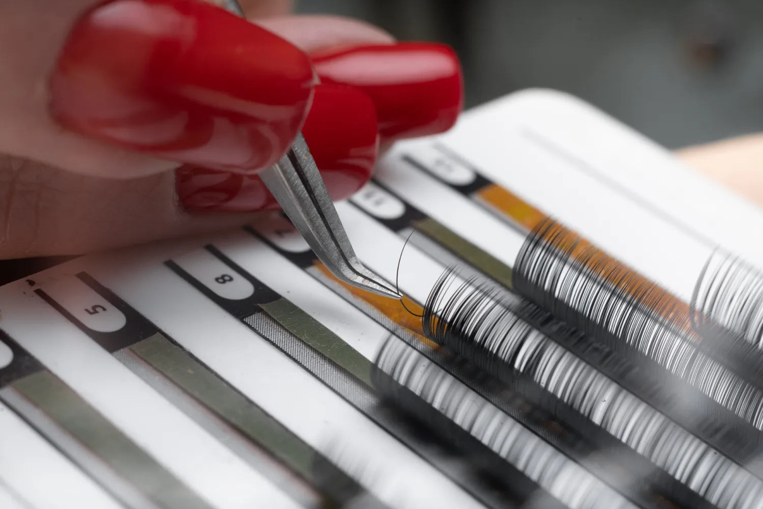 What Are the Easiest Lash Kits for Beginners?