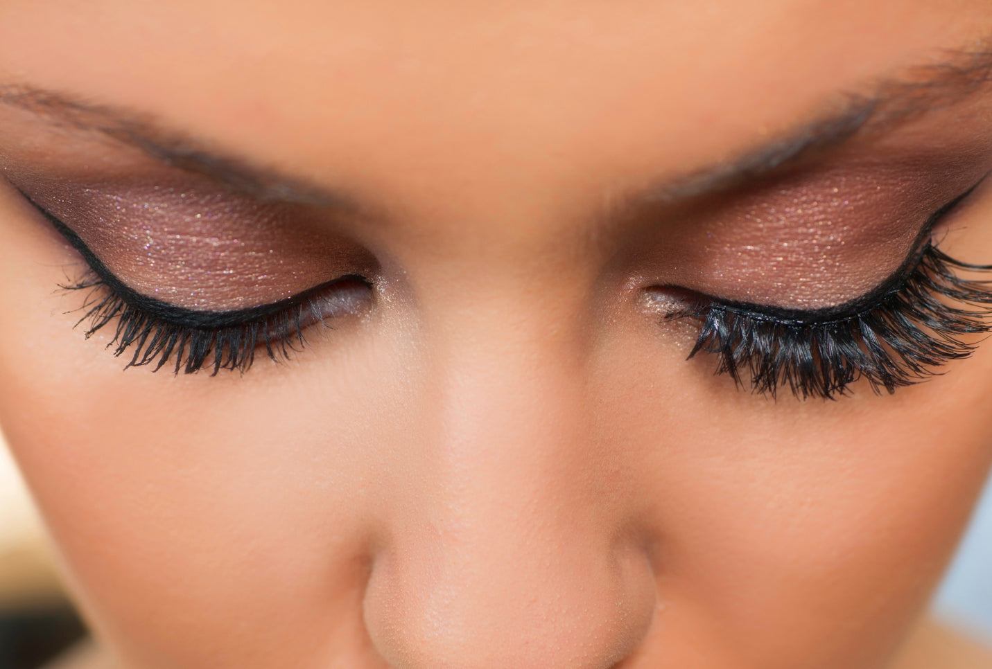 10 Tips To Grow Long Natural Lashes