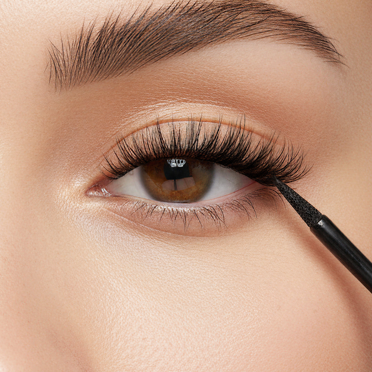 all Night Line Sealer
Applicator next to woman's eye
DIY Lash System
Lashify